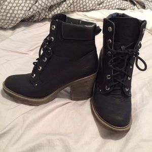 Laceup Boots with Heel