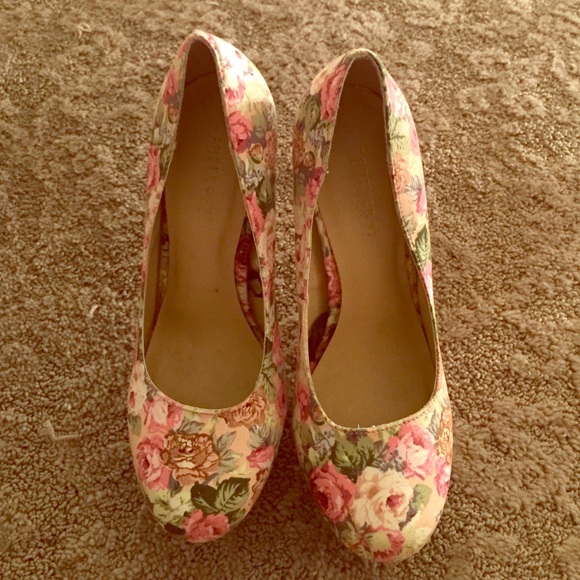 Floral pumps! Pink, green, and tan. Cork heel.