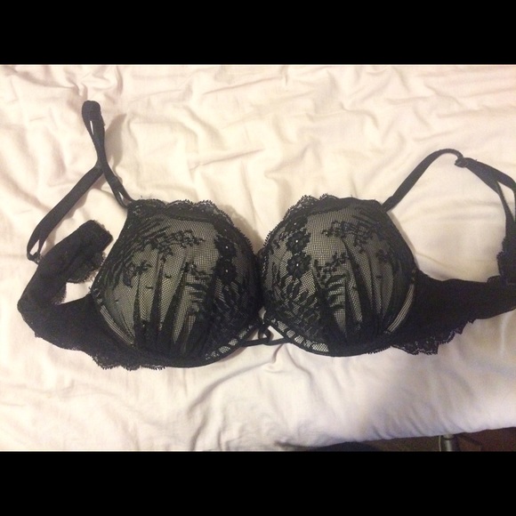 VIctoria's Secret Bombshell Bra. 34 B.
