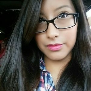 Meet your Posher, Elia