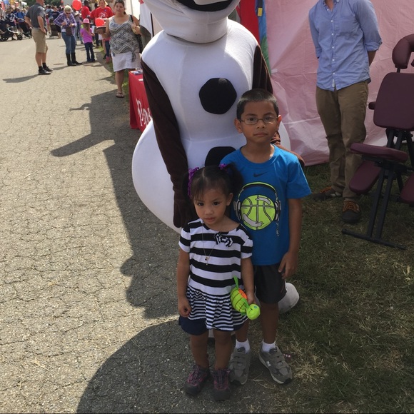 ✨💕Meet Your Posher💕✨ - Picture 3 of 4