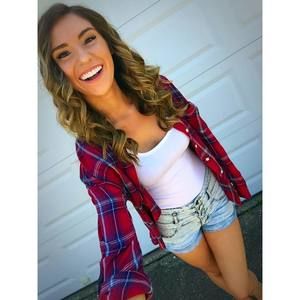 Meet your Posher, Alyssa