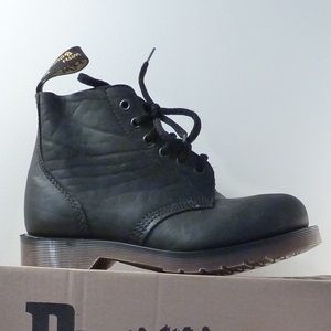 Dr. Martens BNWT, steel capped sz.7 lowest price!!