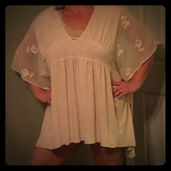 NWT Cream sheer and flower embroidered so fancy (;