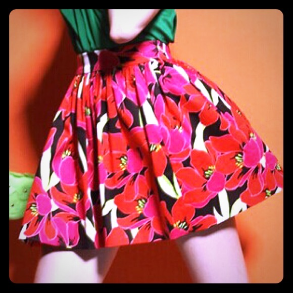 Skirt the rules with this Kate spade skirt! 💄👗👠