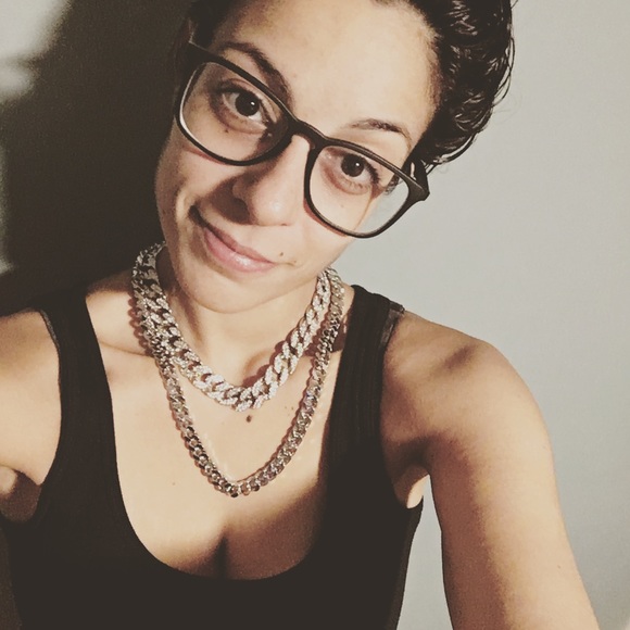 Meet your Posher, Michelle - Picture 3 of 6