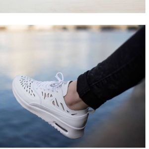 nike limited sneaker