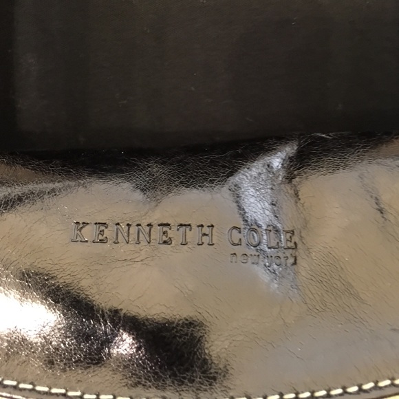 Kenneth Cole Black Leather Should Bag - Picture 2 of 4