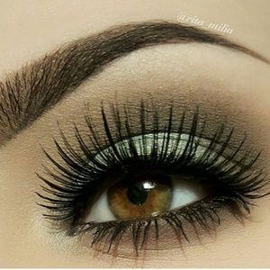 Meet your Posher, Esmeralda