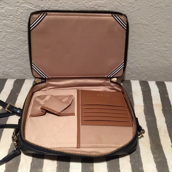 Henri bendel cross body - Picture 2 of 4