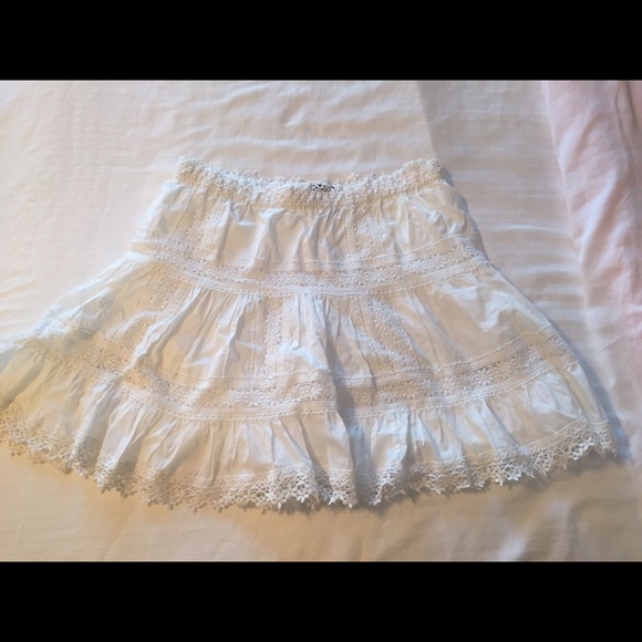 White VS short shirt