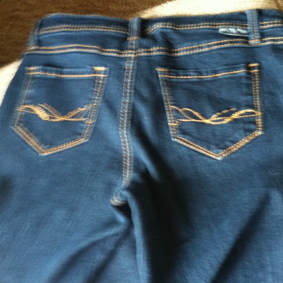 Jeans - Picture 2 of 3