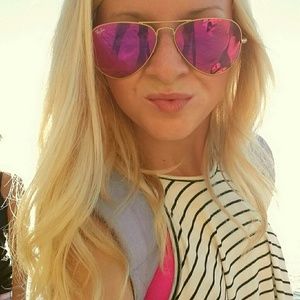 Meet your Posher, Jessica