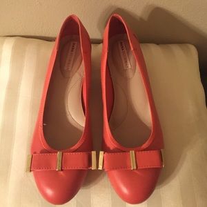 NWOT - Dana Buchman Coral heels