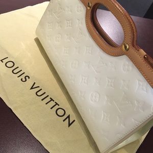 Louis Vuitton Roxbury Drive Perle Monogram Vernis