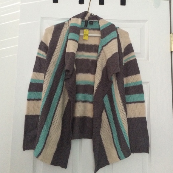 Tilly's cardigan - Picture 1 of 2