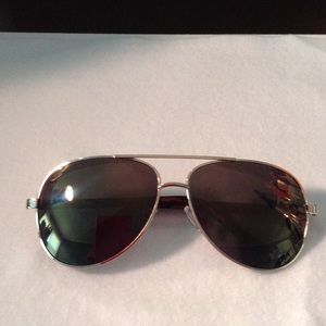 Imitation aviator sunglasses