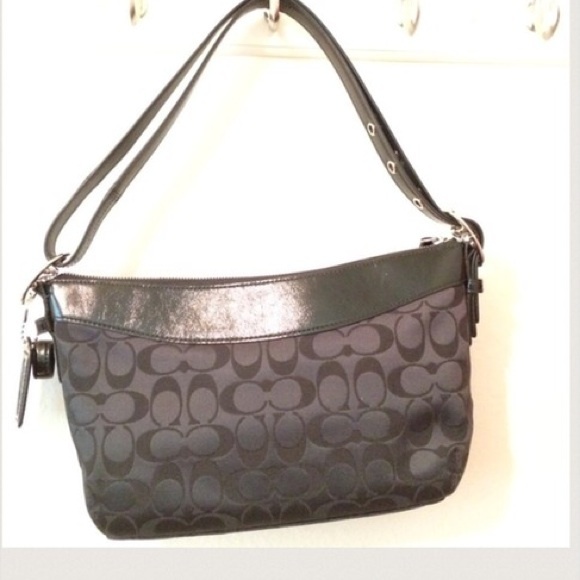 COACH authentic black Crossbody bag.signature. - Picture 2 of 4