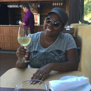 Meet your Posher, Kiona