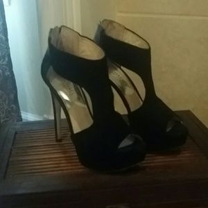Micheal Kors  sassy black heels