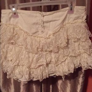 Betsey Johnson creme ruffled lace skirt