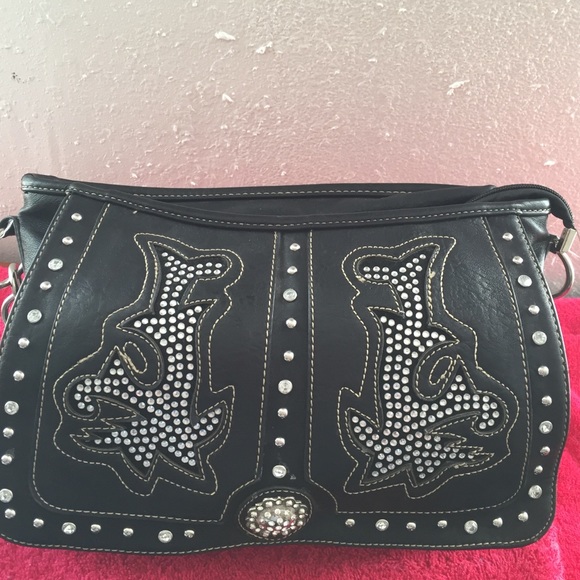 Rustic coutures messenger pursue