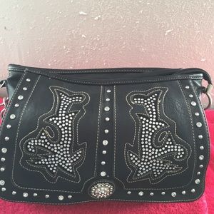 Rustic coutures messenger pursue