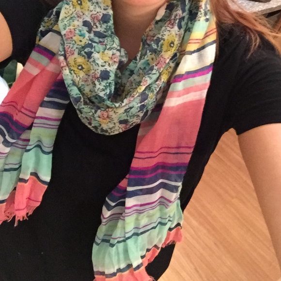 🎉HP🎉 Striped and Floral Scarf