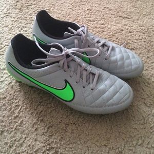 Nike mens tiempo cleats size 7