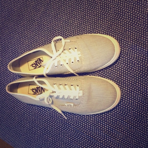 Authentic Lo Pro Vans Shoe