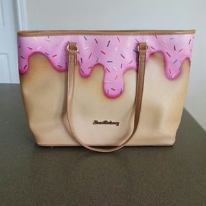 Shoe bakery tote