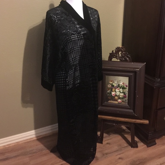 Victoria's Secret - Picture 2 of 4