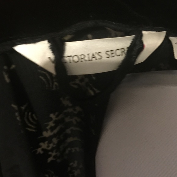 Victoria's Secret - Picture 4 of 4