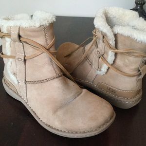 UGG Boots in Hardly Used Condition Sz 9