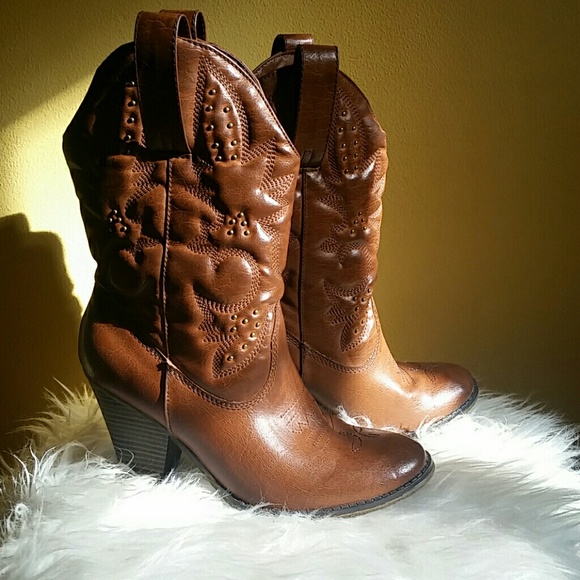 Mia Larue western booties