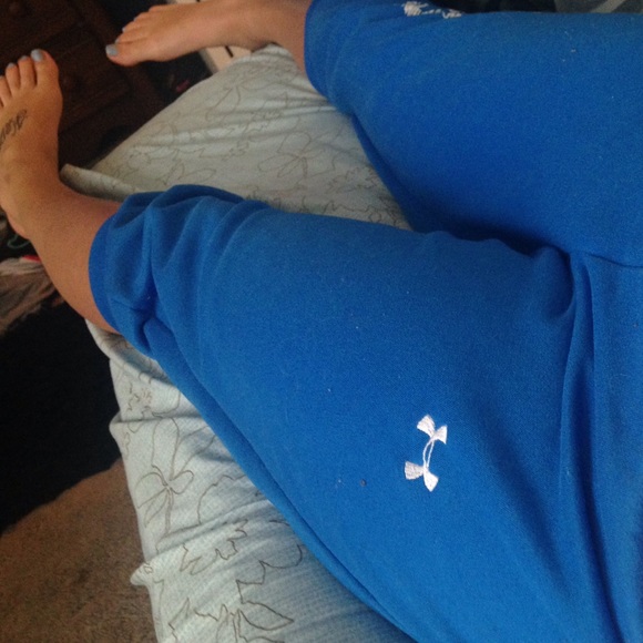 Under armor sweat pants 3/4 length