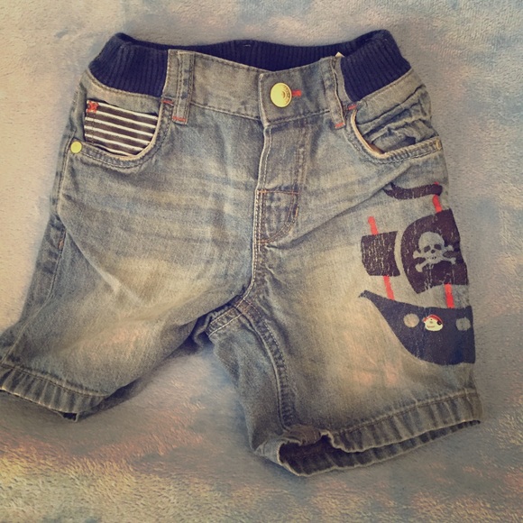 H&M boys 12-18 month pirate shorts