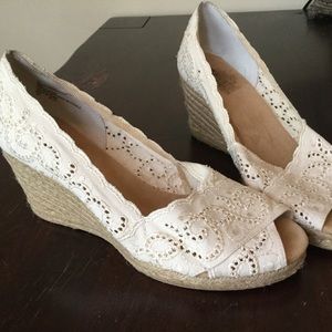 White Mountain Eyelet Wedges Sz 9 - Never Worn!