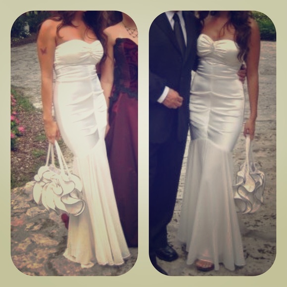 Beautiful white strapless dress/ wedding dress