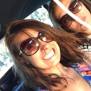 Meet your Posher, Kelli
