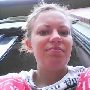 Meet your Posher, Nikia