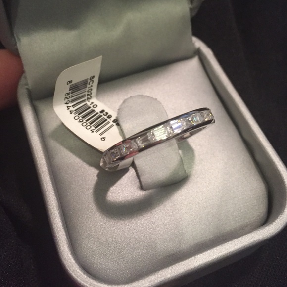 Beautiful costume jewelry! Silver with CZ...