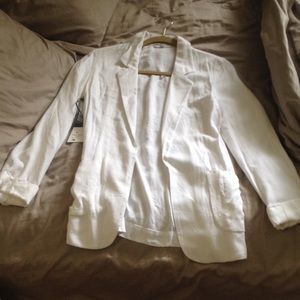 NWT Aritzia White super soft blazer