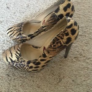 Gorgeous cheetah heels