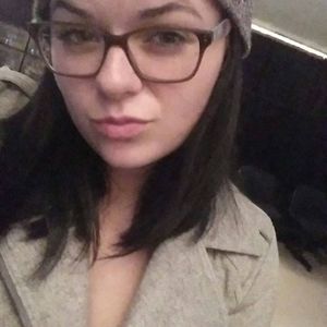 Meet your Posher, Cassandra