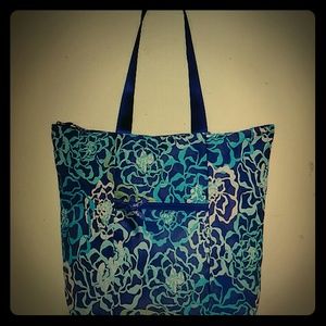 NWT Vera Bradley tote in a pouch in katalina blues