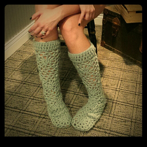 Lemon Legwear Lounge Mukluk Style Slippers Socks