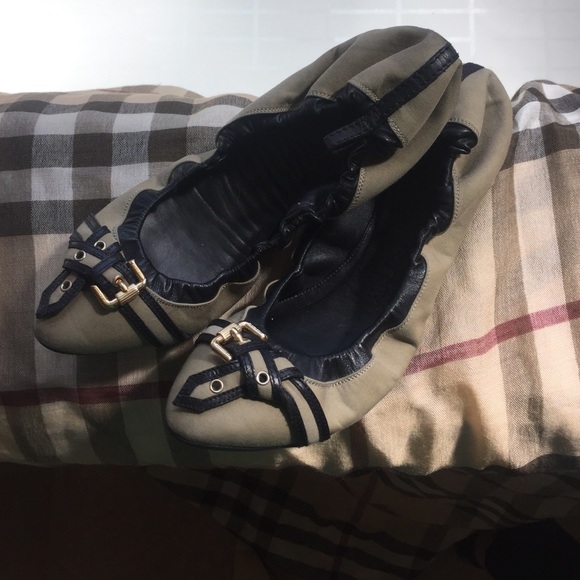 Burberry Shoes - Burberry flats kakhi and black