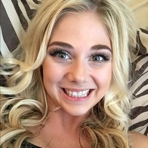 Meet your Posher, Kayla