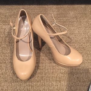 Nude platform round toe heels